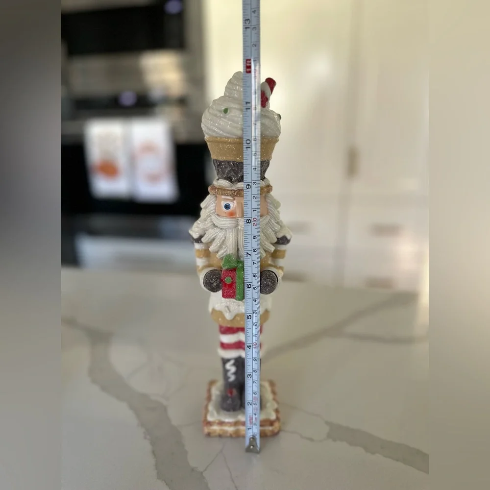Nutcracker Cupcake Poly